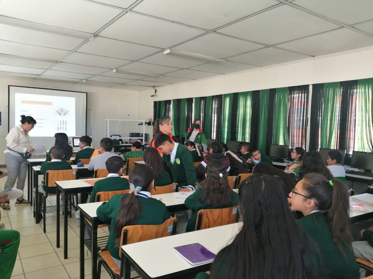Brinda Ayuntamiento de Huamantla pláticas preventivas sobre violencia contra la mujer en instituciones educativas